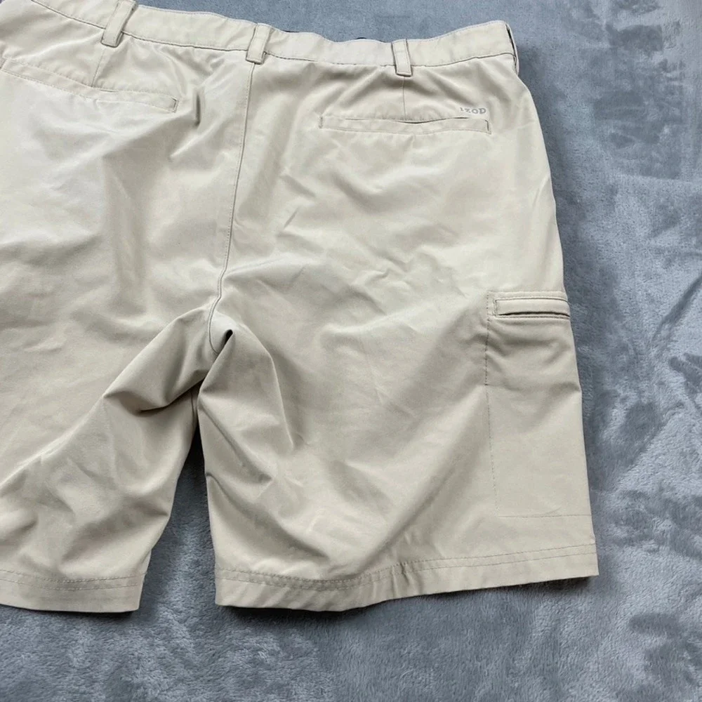 Izod Golf Mens Tan Khaki Stretch Cargo Shorts Size 38 Performance Flat Front